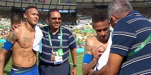 Roy Posas entrenador de Porteros y Gerardo Mejía kinesiologo le pidieron fotos y la camisa a Neymar