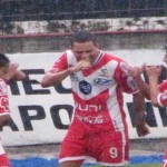 Oscar Isaula pelea el liderato de goleo en Guatemala