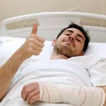 Iker Casillas regresa a casa tras ser operado "con éxito" de una mano