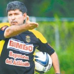 Treviño: “Solo en Honduras paran la Liga”