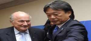 Eduardo Li con Blatter