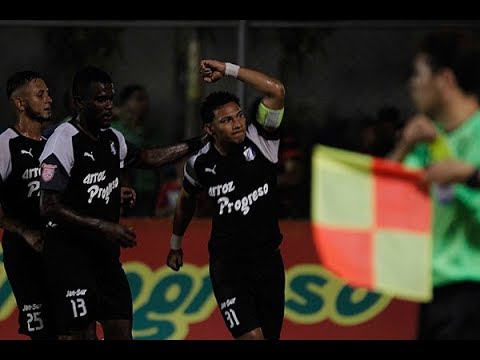Golazos-de-Carlos-Sánchez-dan-triunfo-a-Honduras-Progreso-contra-Olimpia
