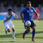 Con doblete de Santis, Guatemala goleó a El Salvador