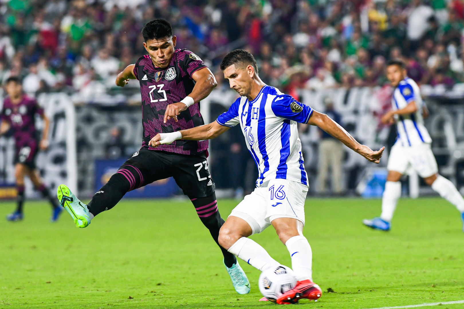 Jesus Gallardo y Johnny Leveron Honduras vs México Copa Oro 2021