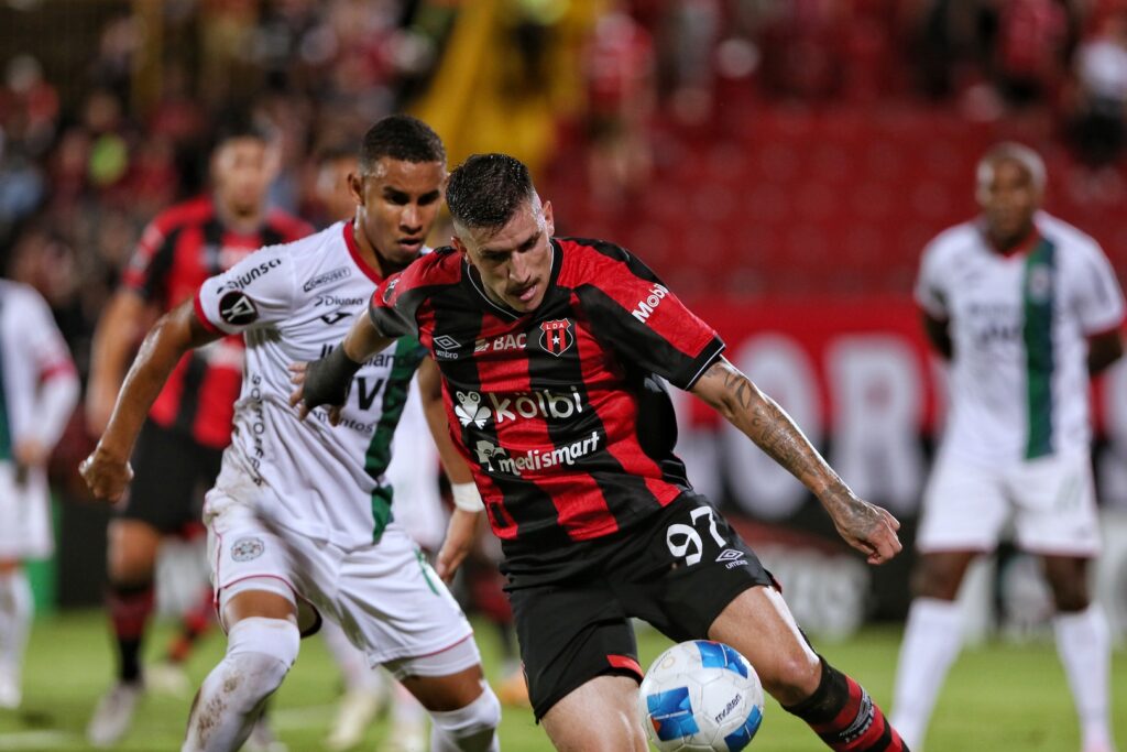 Alajuelense v Marathon