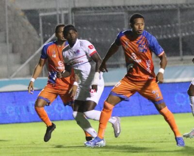 Alberth Elis vs Lobos